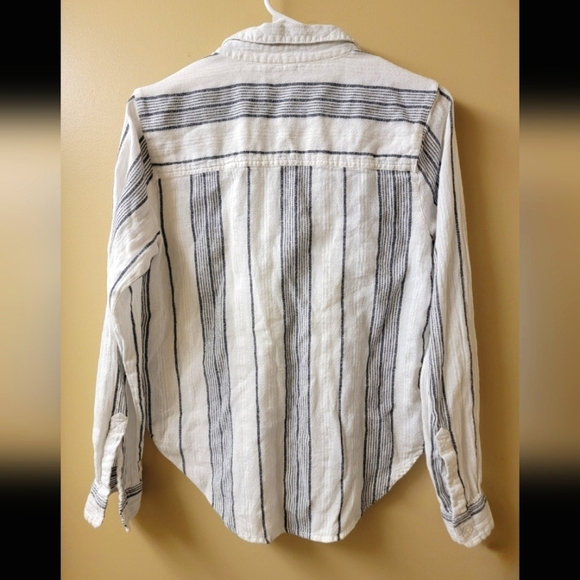 Sky and Sparrow Size Medium 100% Cotton Button-up - Picture 2 of 6